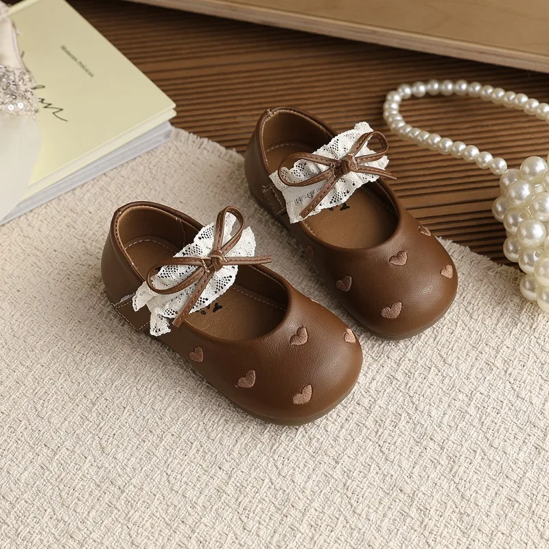 2026 New Vintage Floral Mary Jane Low Heel Girls Cosy Shallow Shoes Fashion Embroidery Flowers Princess Dress Shoes Girl flats
