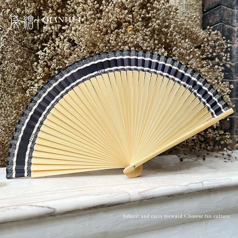 

Customized Retro Folding Fan Chinese Style Handmade VIP Limited Edition Christmas Gift Party Portable Bamboo Fan Home Decoration