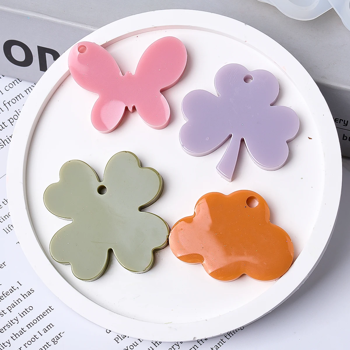 Butterfly Pendant Silicone Mold Epoxy Resin Clover/animal Molds for Gypsum Clay Pendant Jewelry Casting Crafts Mold DIY Keychain