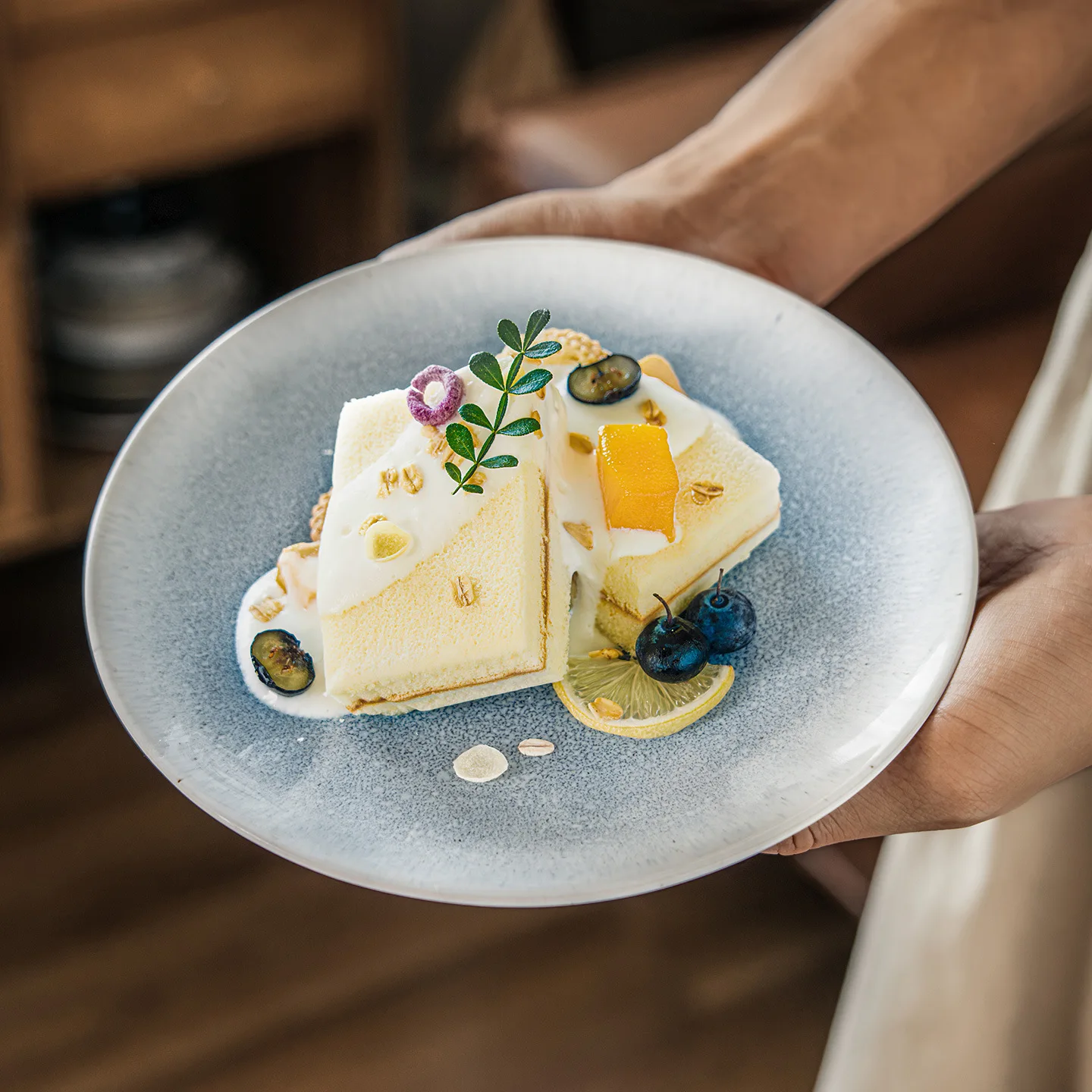 

High Value Kiln Blue Ceramic Plate Round Dish for Home Restaurant Hotel Dessert