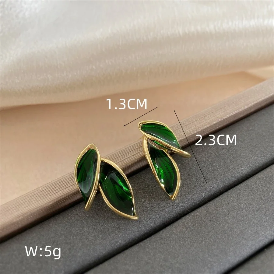 Exquisite Green Color Maillard Leaf Stud Earrings Women Korean Design Enamel Brincos Jewelry Birthday Friend Christmas Gift