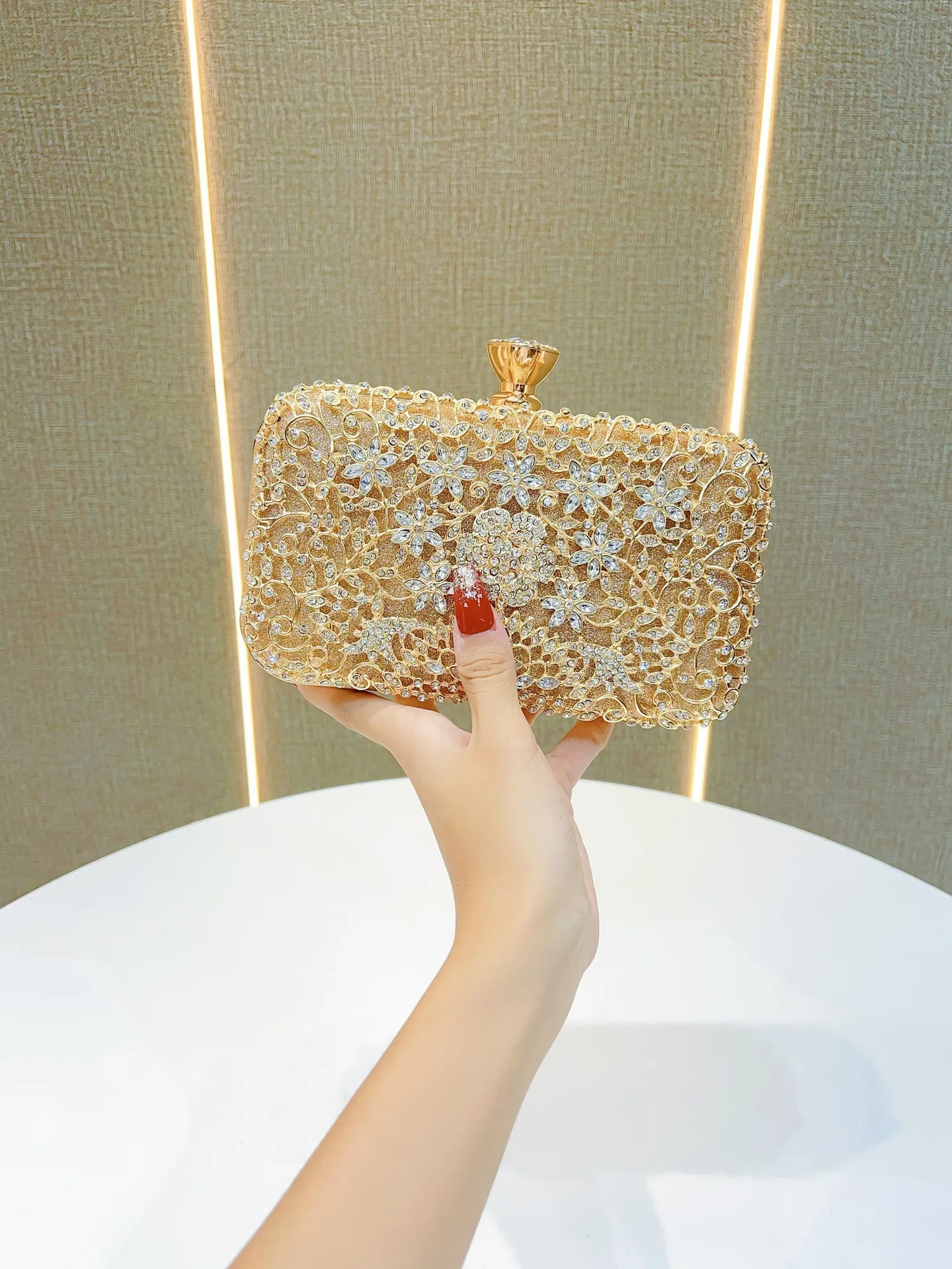 2026 Style Rhinestones Golden Metal Banquet Christmas Gift Dress Purse Clutch Luxury Metal Rhinestones Evening Bags Flap P