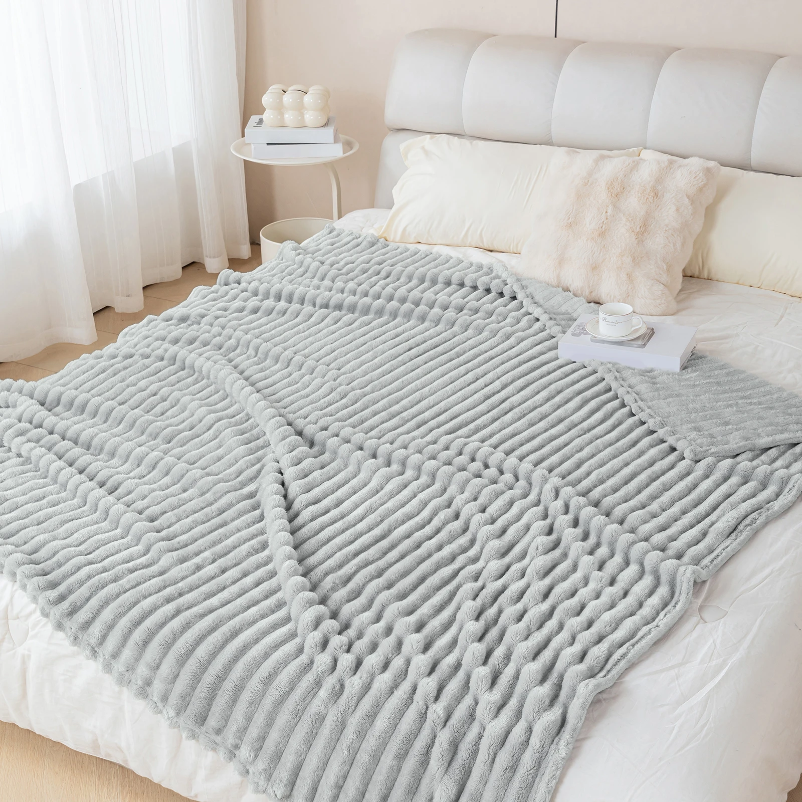 1 Stück gestreifte, einfarbige Flanelldecke, weiche und bequeme Überwurfdecke, geeignet für Sofas, Betten und Reisen, vielseitig einsetzbar – Detail 7