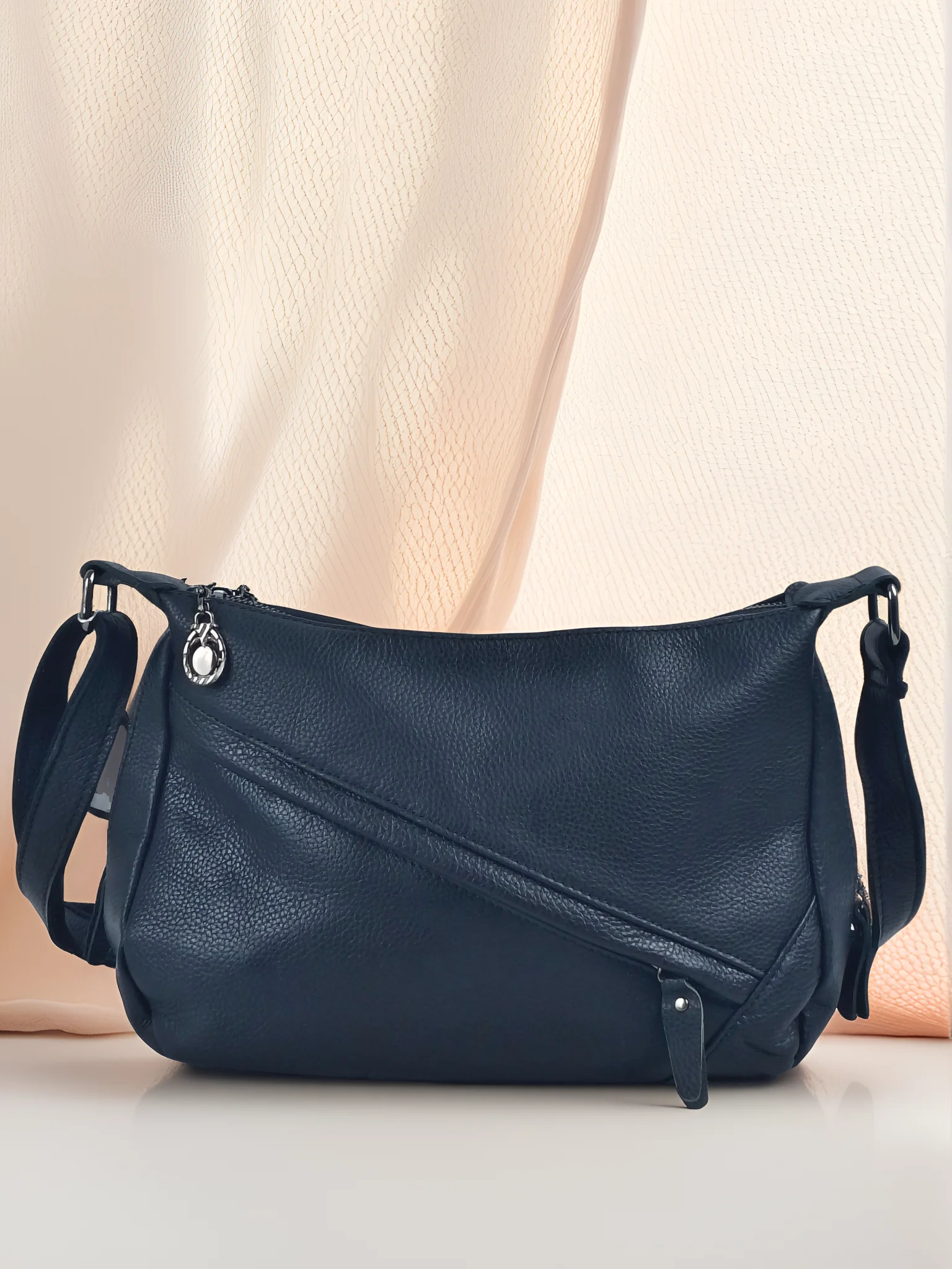 

New Women‘s And Men's Cow Leather Crossbody Shoulder Bag Casual Male Large Capacity Simple Bag For Men and Women