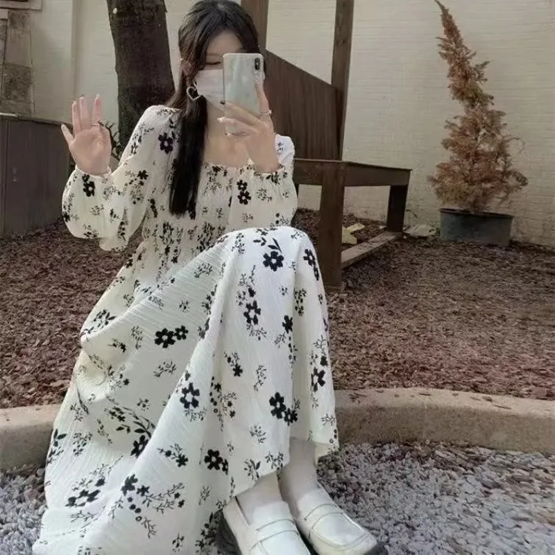 เดรสยาวปานกลางสไตล์เฟรนช์ ดีไซน์ดอกกุหลาบ ให้ลุคหวานละมุน ดูอ่อนเยาว์ ดูดีแบบนางฟ้า สไตล์ใหม่รับฤดูใบไม้ผลิ