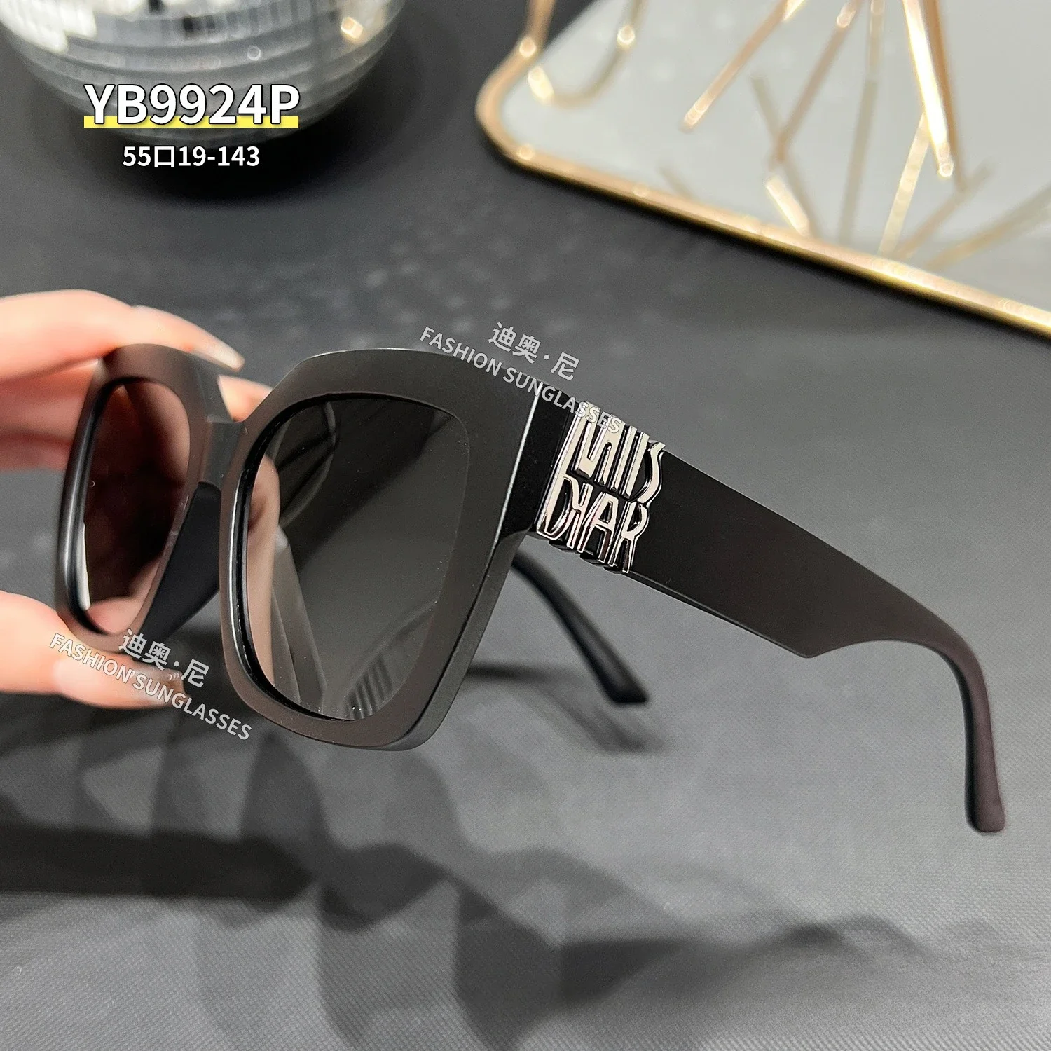 

2025 New! Fashion Polarized Sunglasses - Advanced Quality,Ideal for Driving Outdoor UV Protection,Hot on Xiaohongshu Live Stream