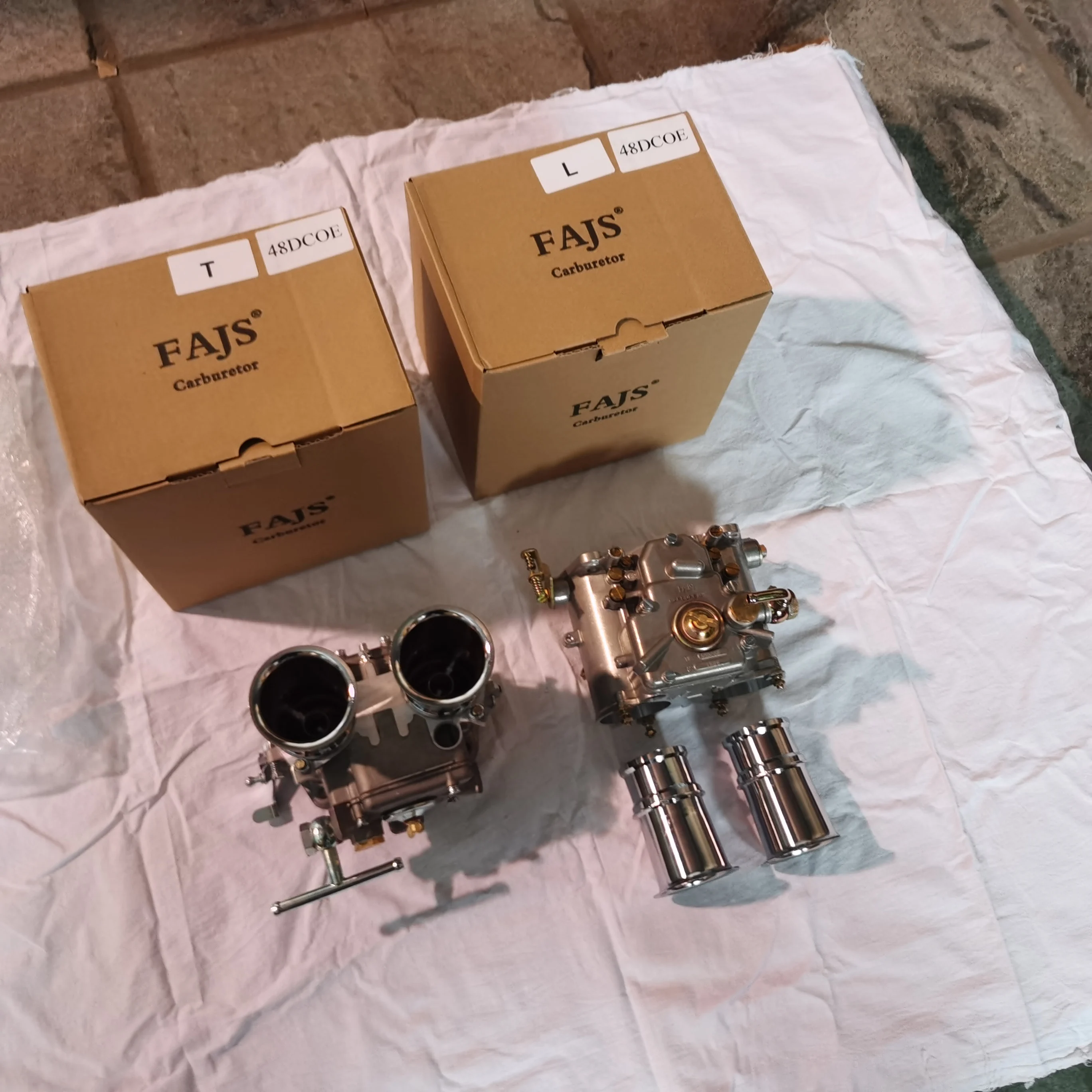 

Dual Weber Fajs 48DCO carburetors right side and lif