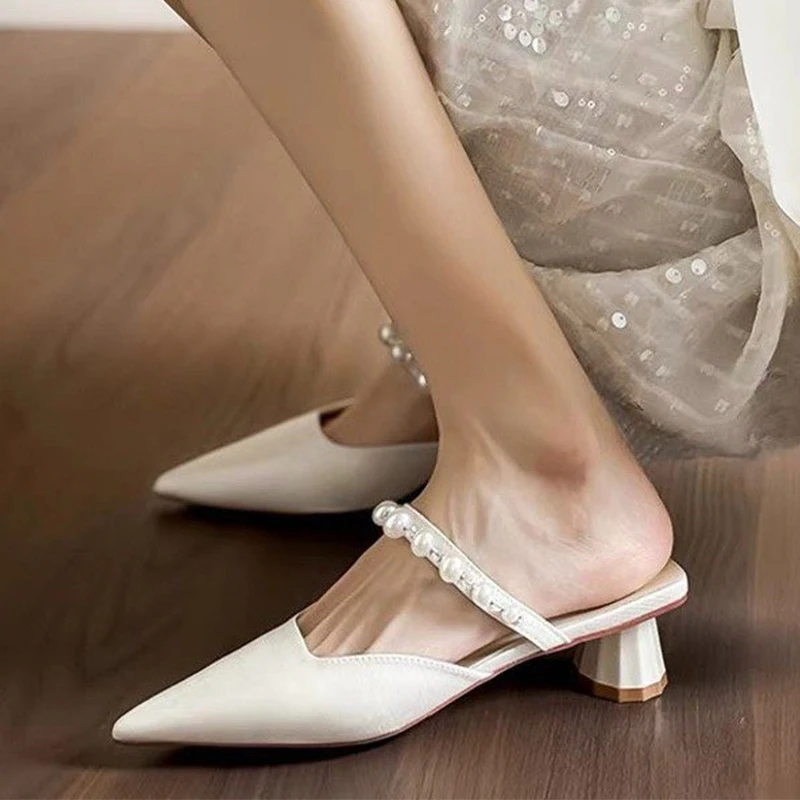 

Женские туфли-мюли на высоком каблуке с жемчужной цепочкой, остроносые, летние, 2026, на массивном каблуке, элегантные, сексуальные, для торжественных случаев