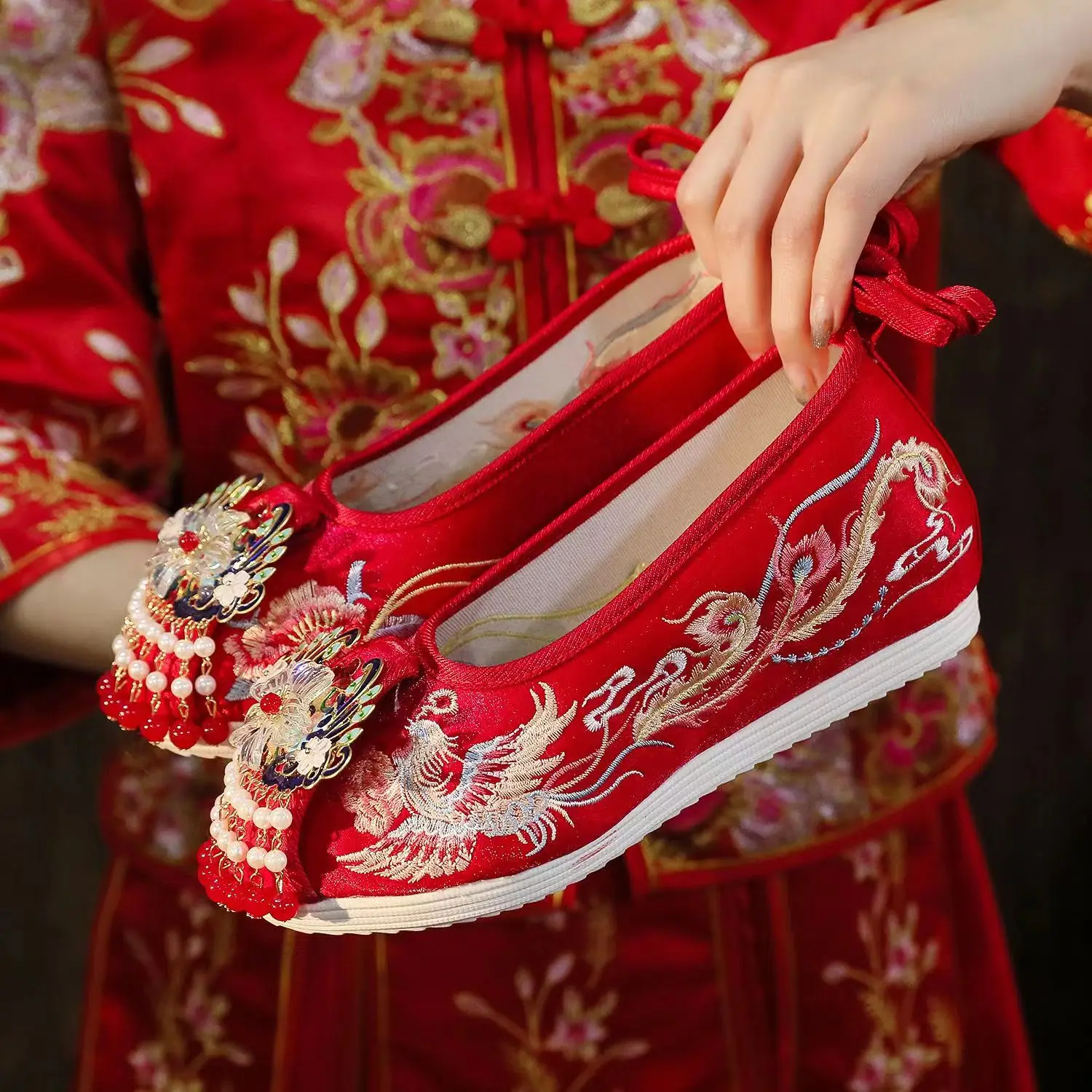 Sapatos Hanfu com renda para mulheres, sapatos de casamento vermelho elevado bordados retrô, estilo chinês raso, sapatos de lona nude, novos