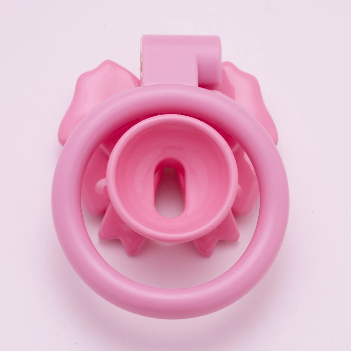 ذكر العفة قفص سيسي قطبية سلبية ربطة القوس فيونكة المشاهير ضبط النفس قفص القضيب قفل مجرى البول العفة جهاز SM الكبار الجدة