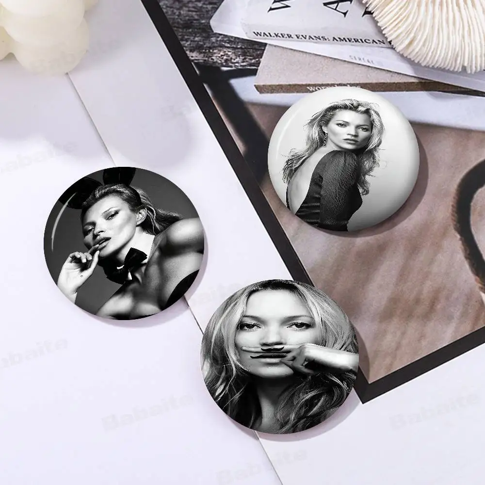 

Model K-Kate M-Moss Soft Button Pin Bright Printed Icon Gift For Friends Badge Collar Brooch Lapel Pin Metal