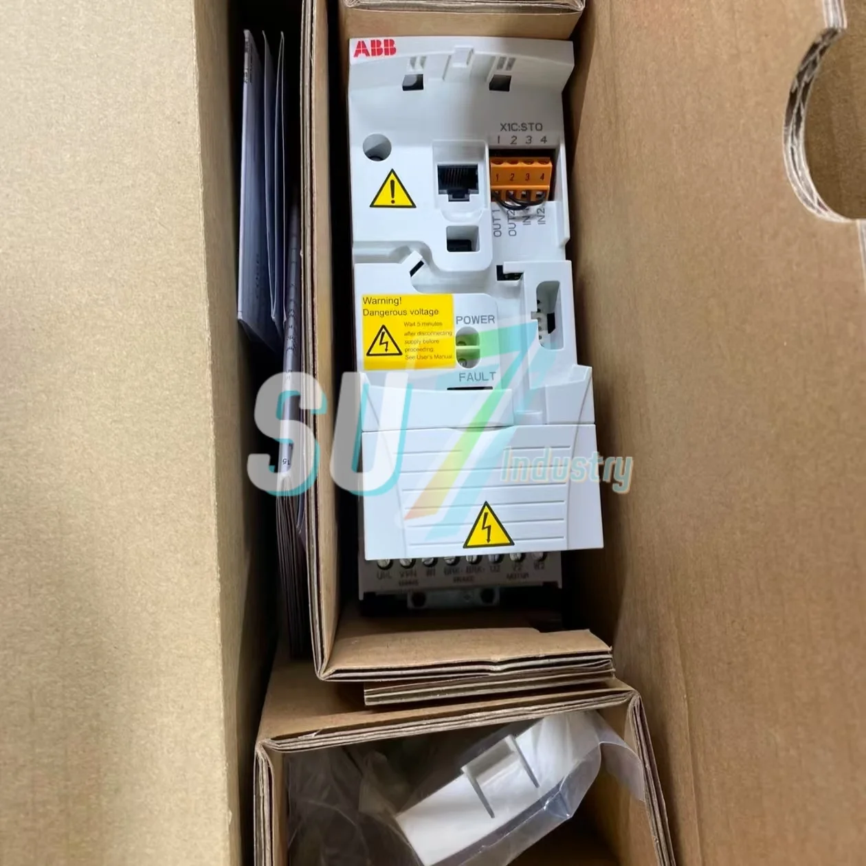 주파수 변환기 ACS355-03E-03A5-2 ACS355-03E-04A1-4 창고에 신규