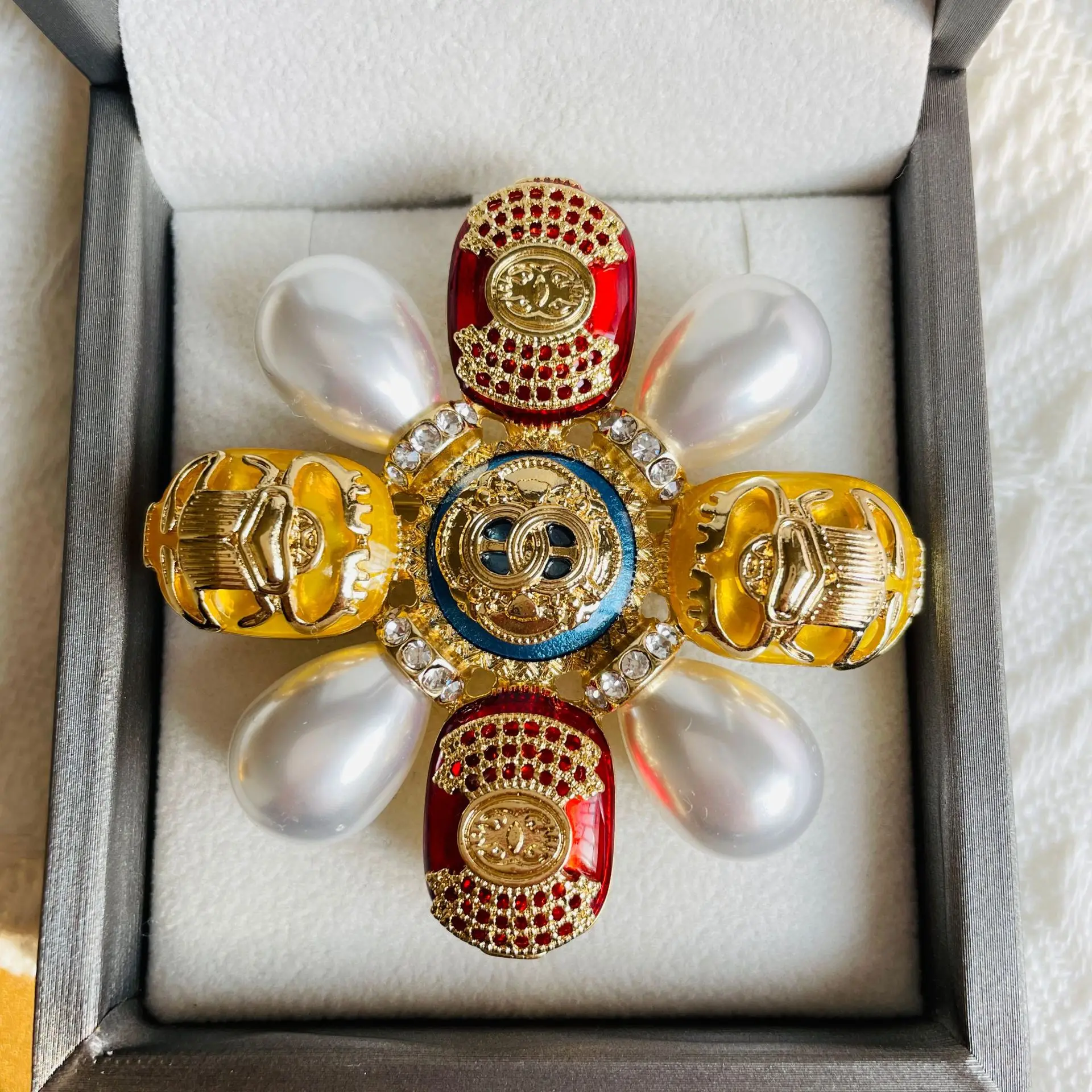 Fashion Women Men Vintage Baroque Luxury Cross Pearl Brooches Pins Retro Palace Lady Crystal Suit Clothing Badges Lapel Pins
