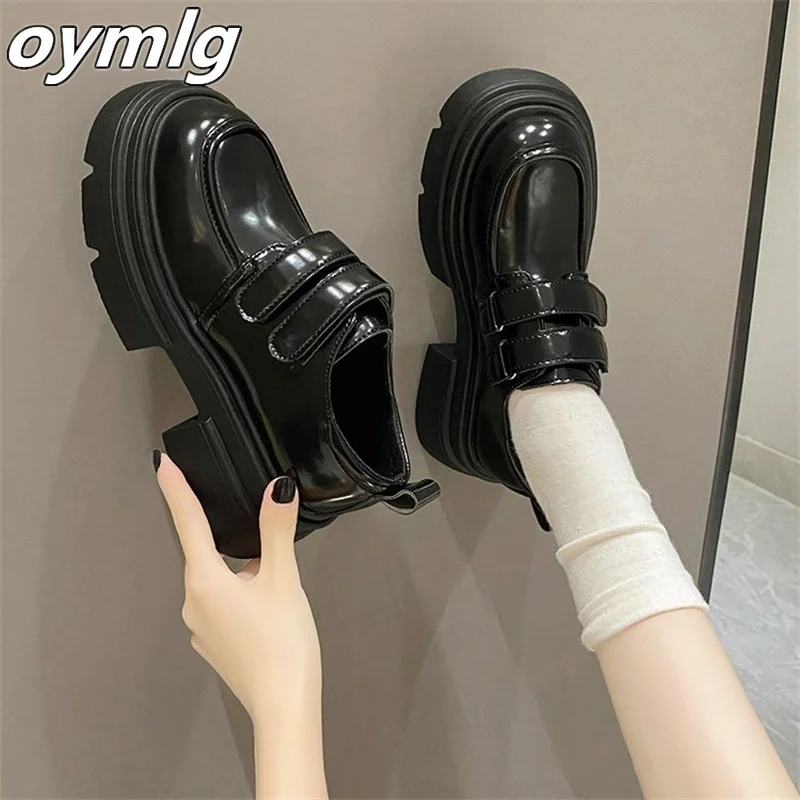 

Thick soled high-heeled Slip-on shoe women's summer British style versatile small leather shoes 2023 new niche Velcro shoes