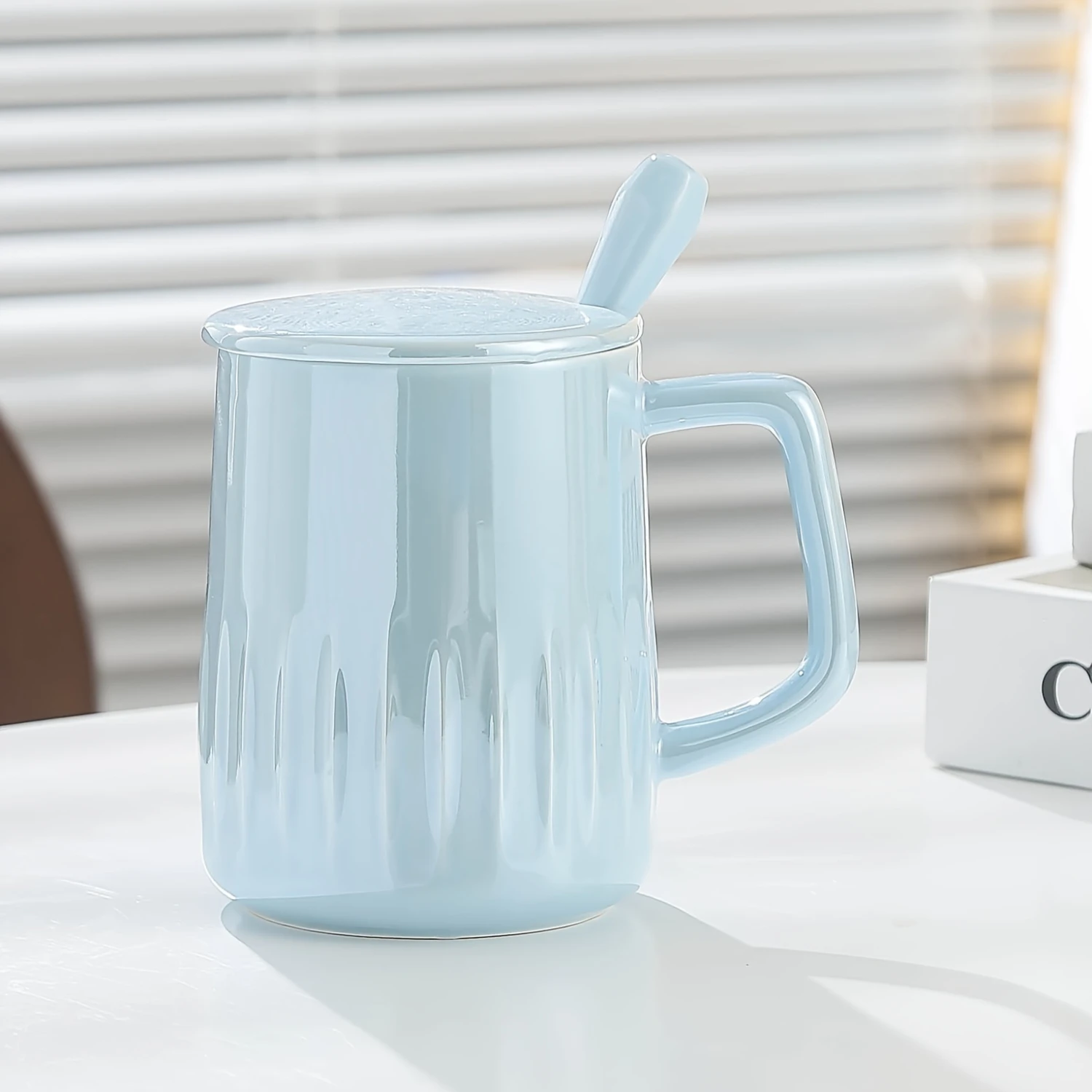 طقم أكواب قهوة من السيراميك المخطط المزجج باللؤلؤ مع غطاء وملعقة من الفولاذ المقاوم للصدأ، غسيل يدوي فقط، كوب معزول قابل لإعادة الاستخدام