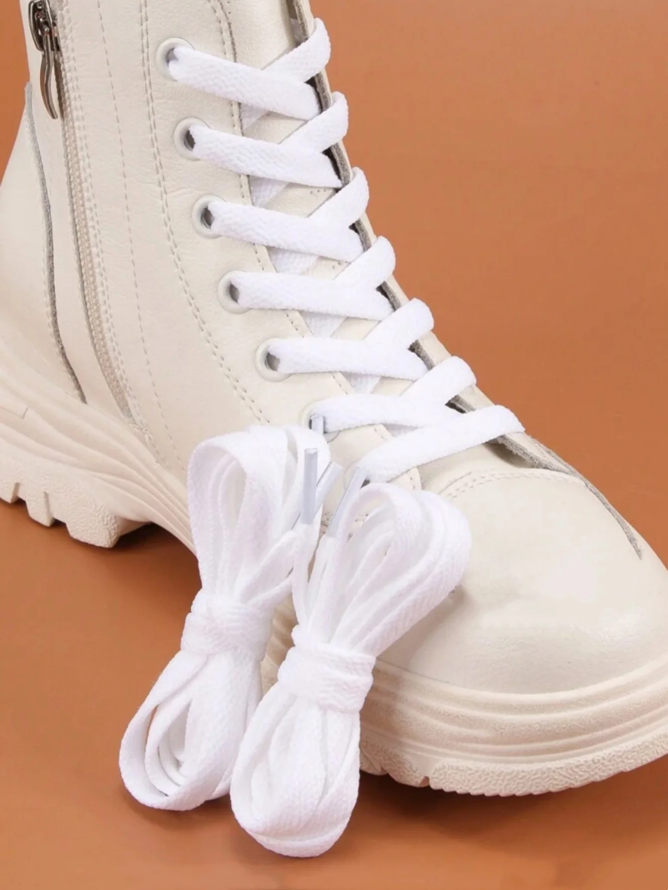 2 Pairs of 47.24inch Wide Flat Shoelaces, Suitable for Sneakers, Running Shoes, Boots, and Other Everyday Wear, Are Ideal Accessories for Boots and Are a Great Winter Gift Option