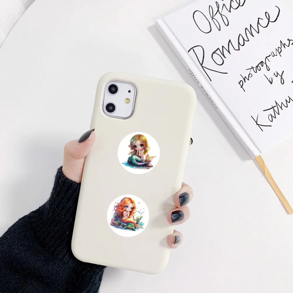 500 pz/rotolo Cartoon Sirena Rotolo Adesivi Creativo Graffiti FAI DA TE Decorativo Cassa Del Telefono Notebook Tazza di Acqua Giocattoli Per Bambini Regali