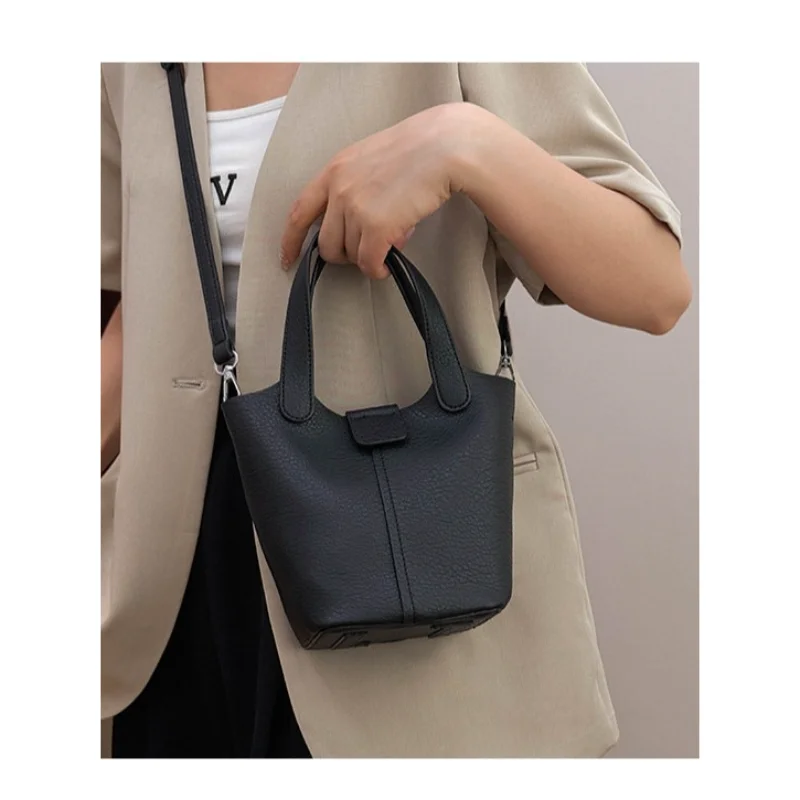 

Korean-style fashionable and elegant handbag, soft material crossbody bag, bucket bag