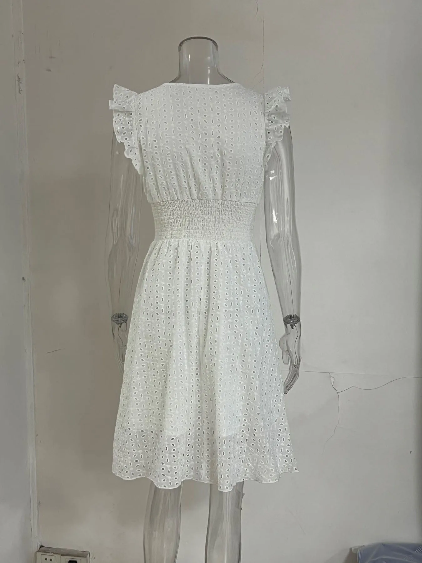 Grenzüberschreitendes Kleid mit Lotusblattärmeln, ausgehöhlter, bestickter Sommeroverall mit V-Ausschnitt für Damen, mittellanger Rock