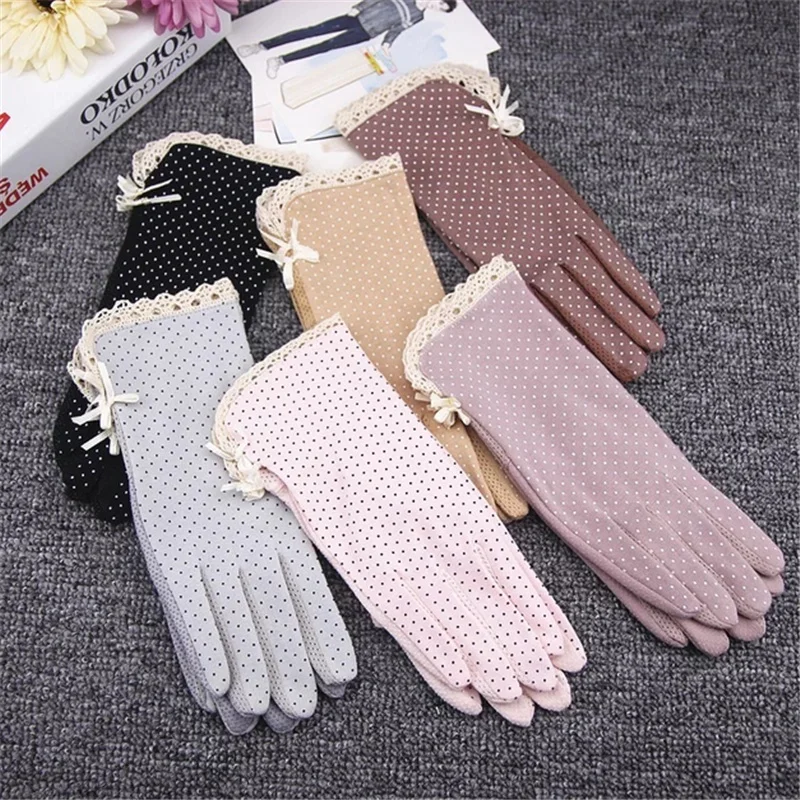 Fashion Women Gloves Ladies Summer Sunscreen Gloves Cute Dot Lace Patchwork Thin Touch Screen Gloves Breathable Driving Gloves