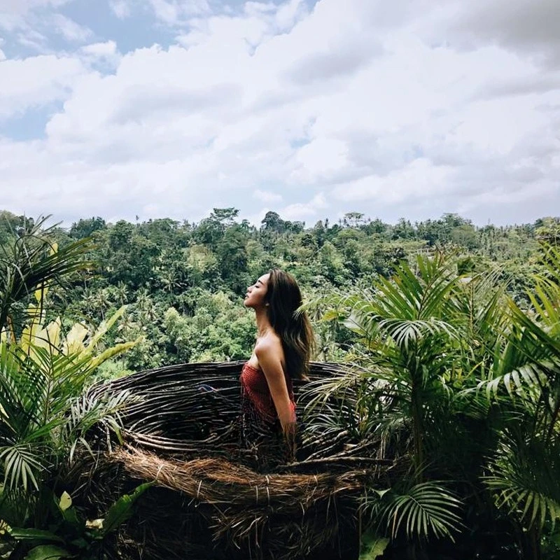 

Outdoor woven hanging chair Bali floor Internet celebrity bird's nest, swing scenic clock in shooting creative B & B bird's nest