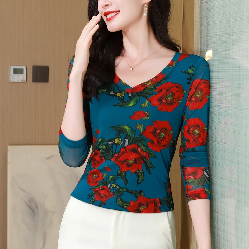 T-shirt da donna con scollo a V in rete trasparente Trendy 2025 Autunno Inverno Top a maniche lunghe per stratificazione, maglietta europea chic