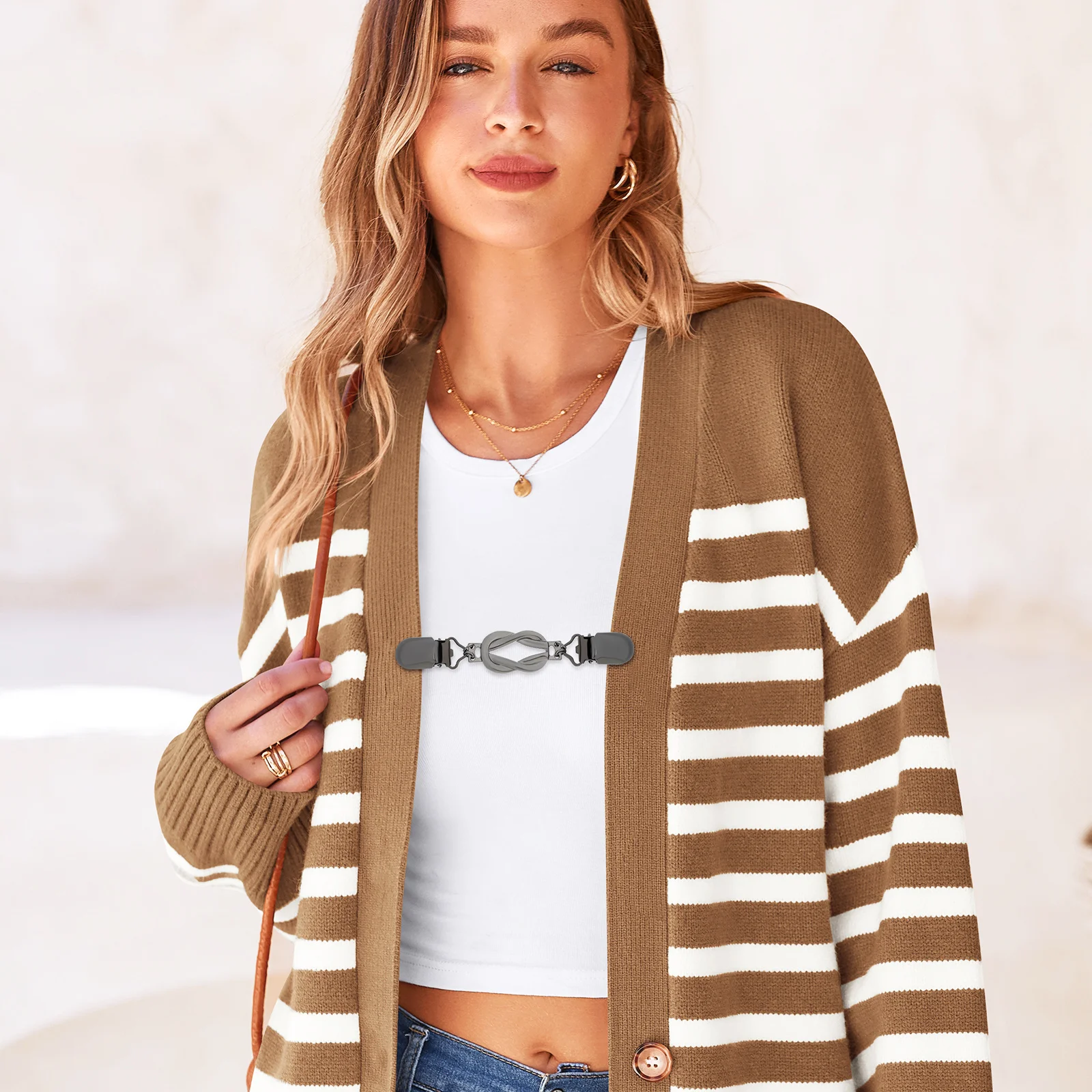 

4Pcs Vintage Shawl Cardigan Clips Retro Fashion Collar Pins Sweater Brooches Elegant Clothing Accessories Fashion Collar Pin