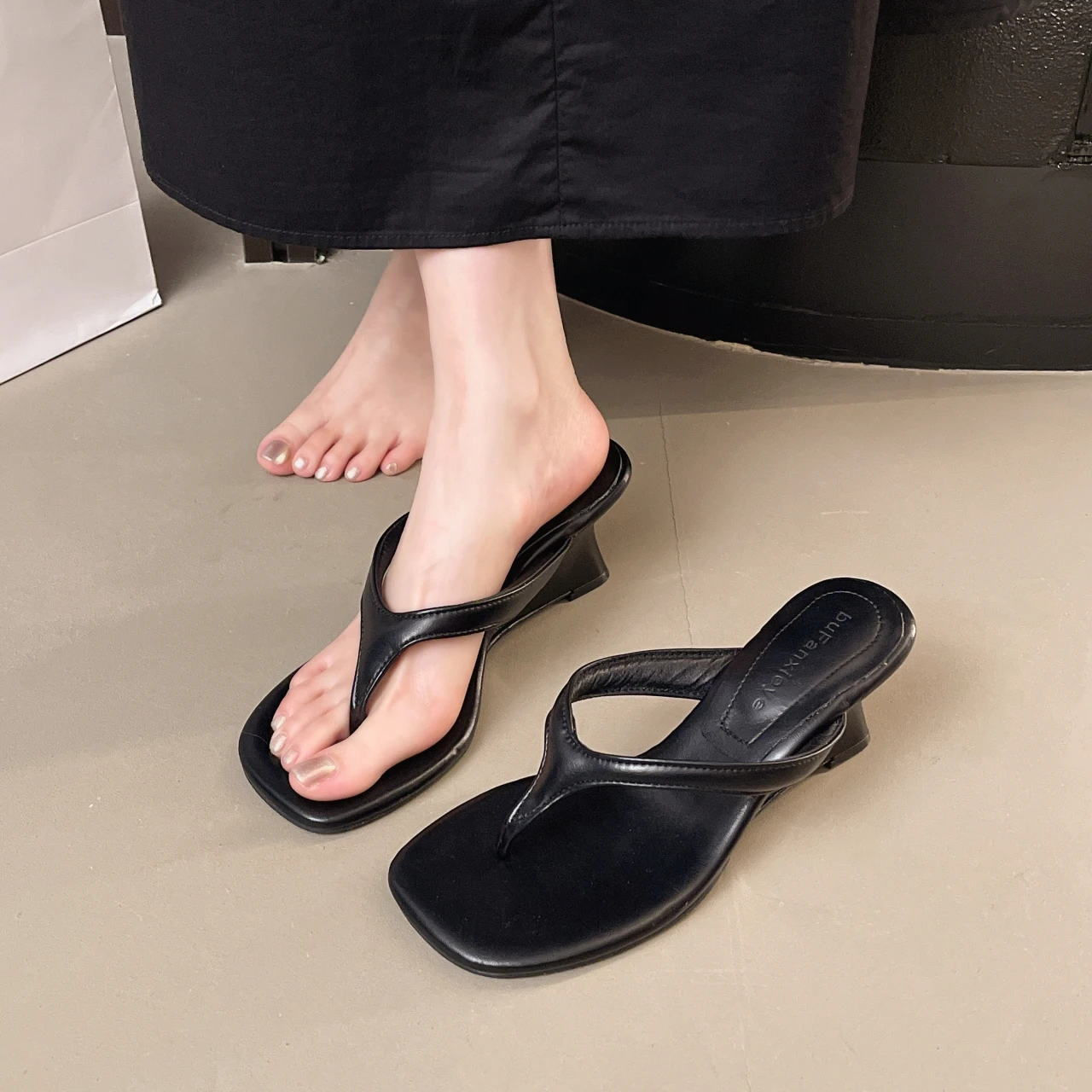 Fashion New Outdoor Simple Joker Women's Flip-flops 2026 Summer Leopard-print Decorative Square Head Raised Wedge Slippers