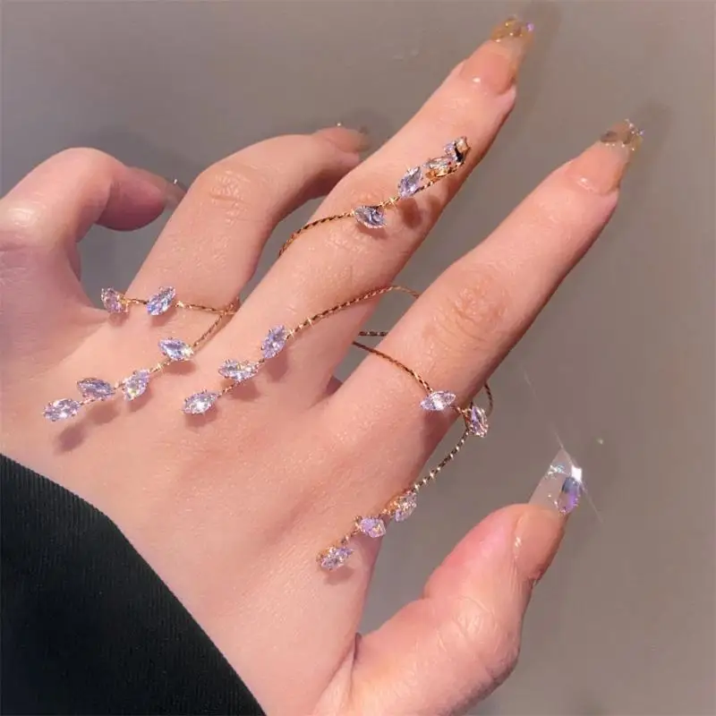 

195C Elegant Gold or Silver Alloy Finger Chain Bracelet Jewelry For Fashionable Women