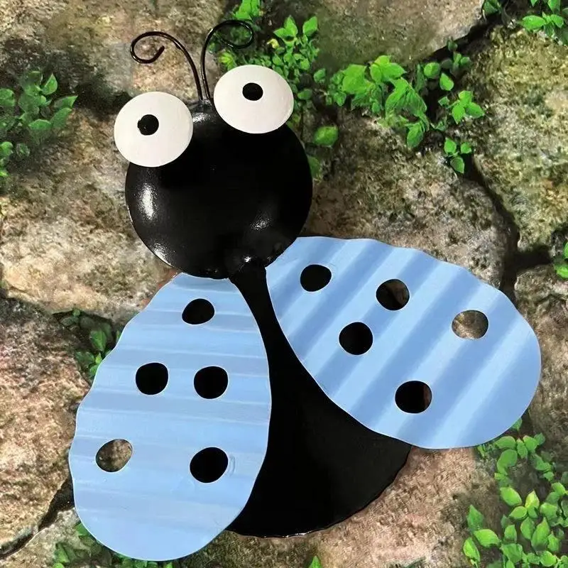 1 Pcs Mini Metal Ladybug Beetle Fence Hanger Wall Hanging Ornament Statue Outdoor Patio Garden Figurine Sculpture For Home Decor