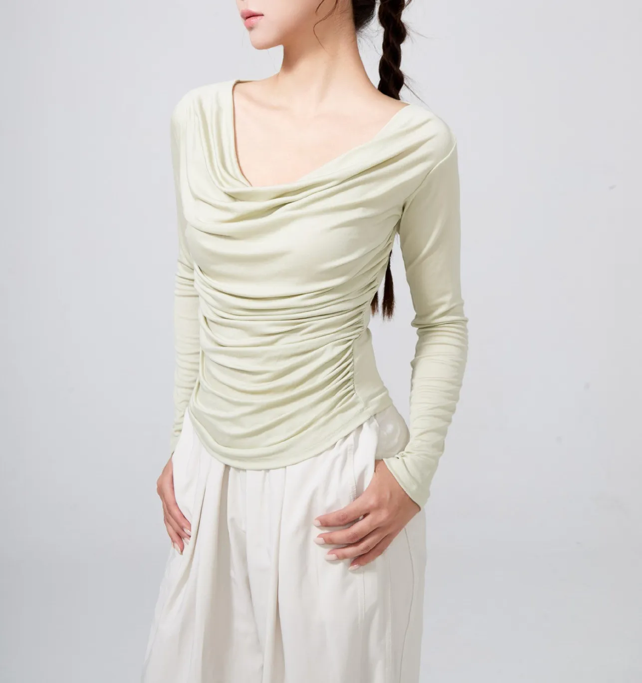 Einseitiges, langärmeliges T-Shirt für Damen, geeignet für Fitnessstudio, schmal geschnitten, vielseitig einsetzbar, als Sport-Überwurf, für Pilates, Training und Yoga, Oberteil, Bekleidung. – Detail 11