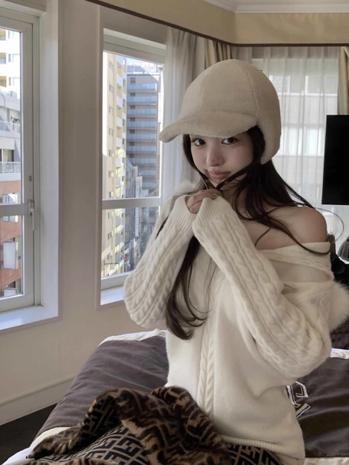 韓国風エコフレンドリーフォックスファーツイストvネックニットセーター-レディース秋冬デザイン帽子付きニットトップス保温