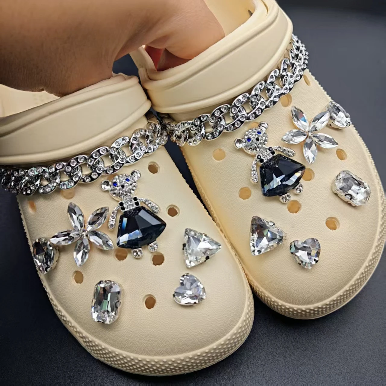 

Luxury Shoe Charms for Crocs Rhinestone Crystal Bear Decoration Set Detachable Women Shoe Pins Accessories Wedding Slipper Decor