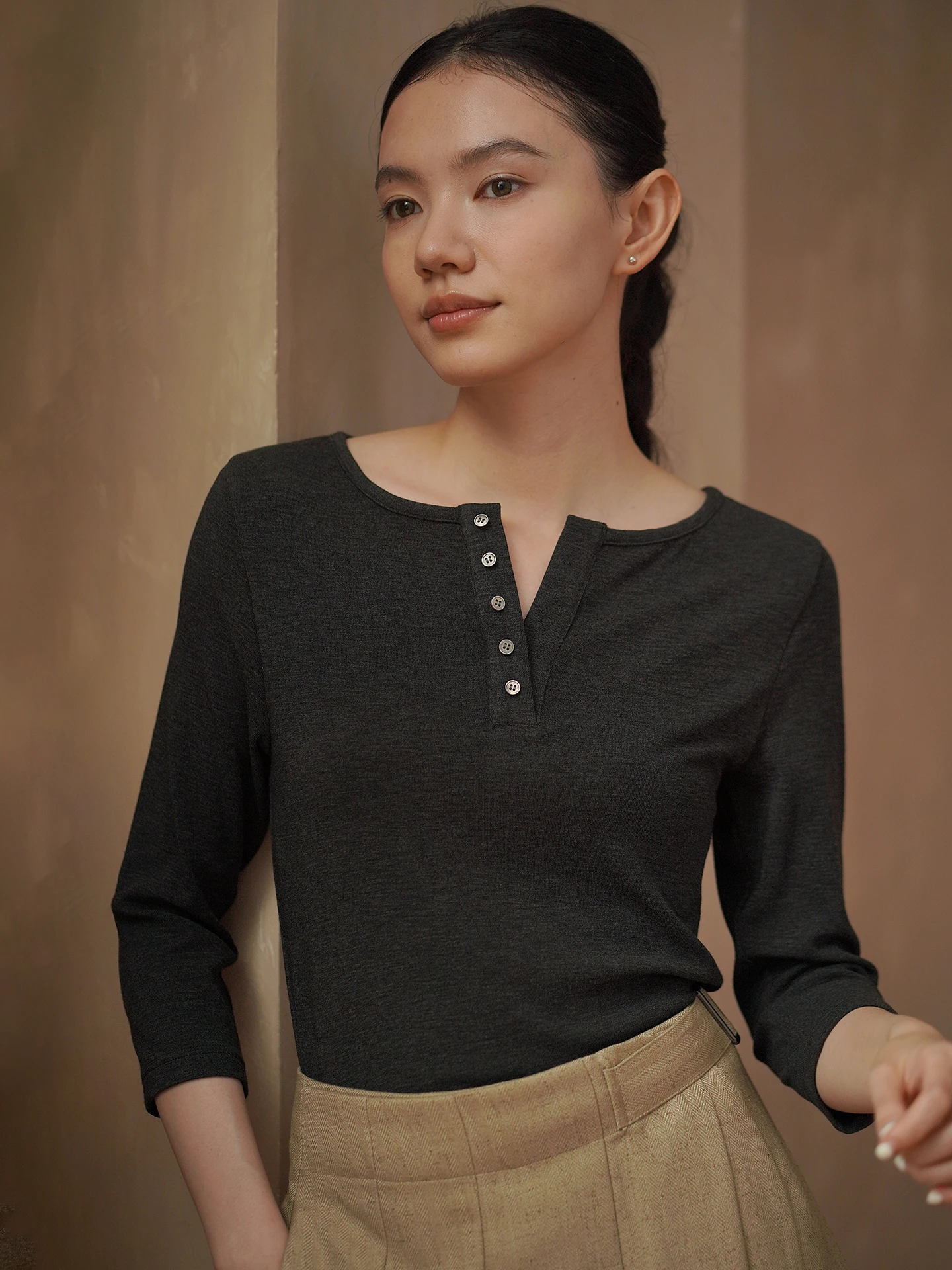 Hacikis Miss Commute Simple Soft Skin-friendly Cotton Blend Fitted Shoulder Henry Collar Long Sleeve T-shirt Casual Style