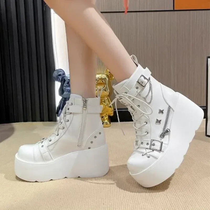 Designers Women Platform Gothic Ankle Combat Boots Rivet Chain Wedges Punk Cosplay Zip Booties Autumn Winter Motorcycle Shoes
