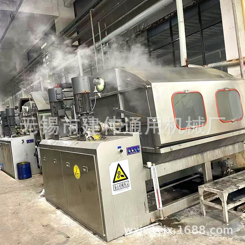 Room temperature rolling and dyeing machine, which can roll and dye textile machinery with various widths and diameters