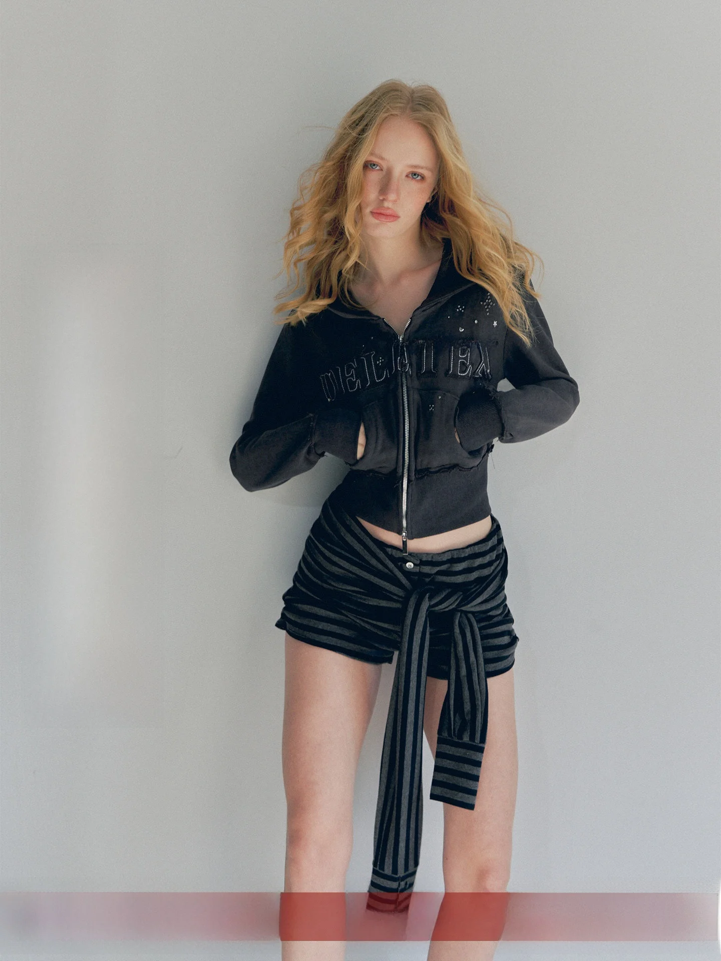 

Artistic Waed Sweatirt Letter Design Rhinestone Patch Original Sketch Series Women's Urban Sle Zipper Closure ort Length