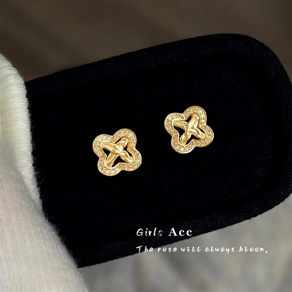 

Hot Selling High Quality 925 Silver Classic Floral Ear Studs with Zircon Women Simple Fashion Wholesale Luxury Vintage Earrings