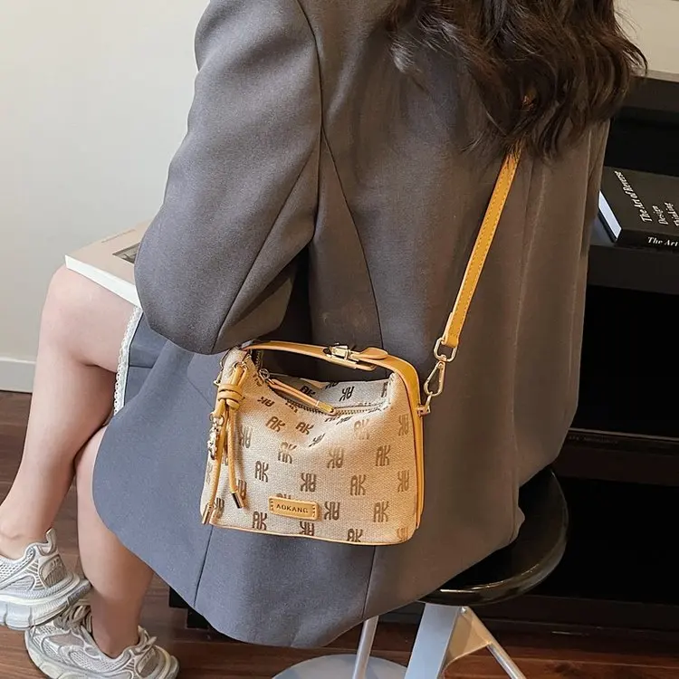 

2026 New Large Capacity Versatile Women's Shoulder Pillow Bag, Premium Fashion Crossbody Bag with Shoulder Strap