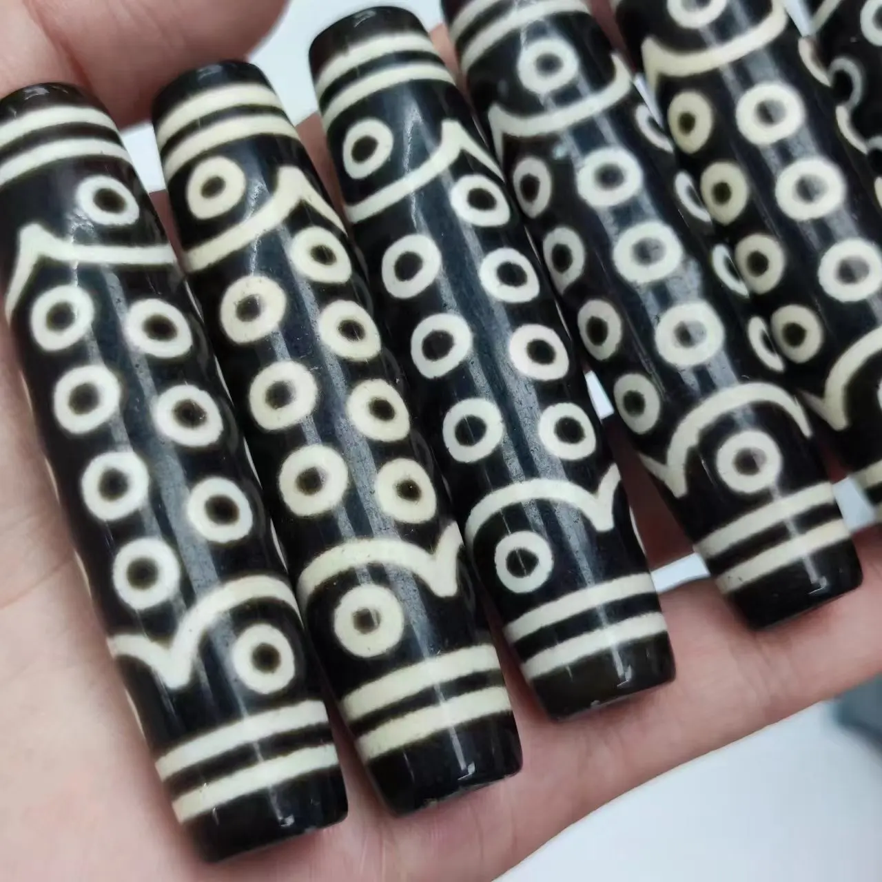 1pcs/lot natural multi-eyed rare pattern old agate dzi Black and white Weathering lines Six-character proverb Handmade beads