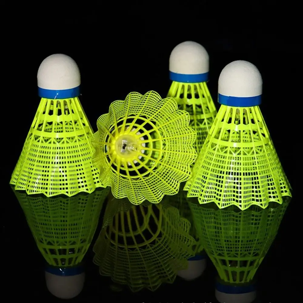 Bolas de iluminación LED para bádminton, pelotas luminosas brillantes para bádminton, volantes de iluminación coloridos de nailon, juego al aire libre