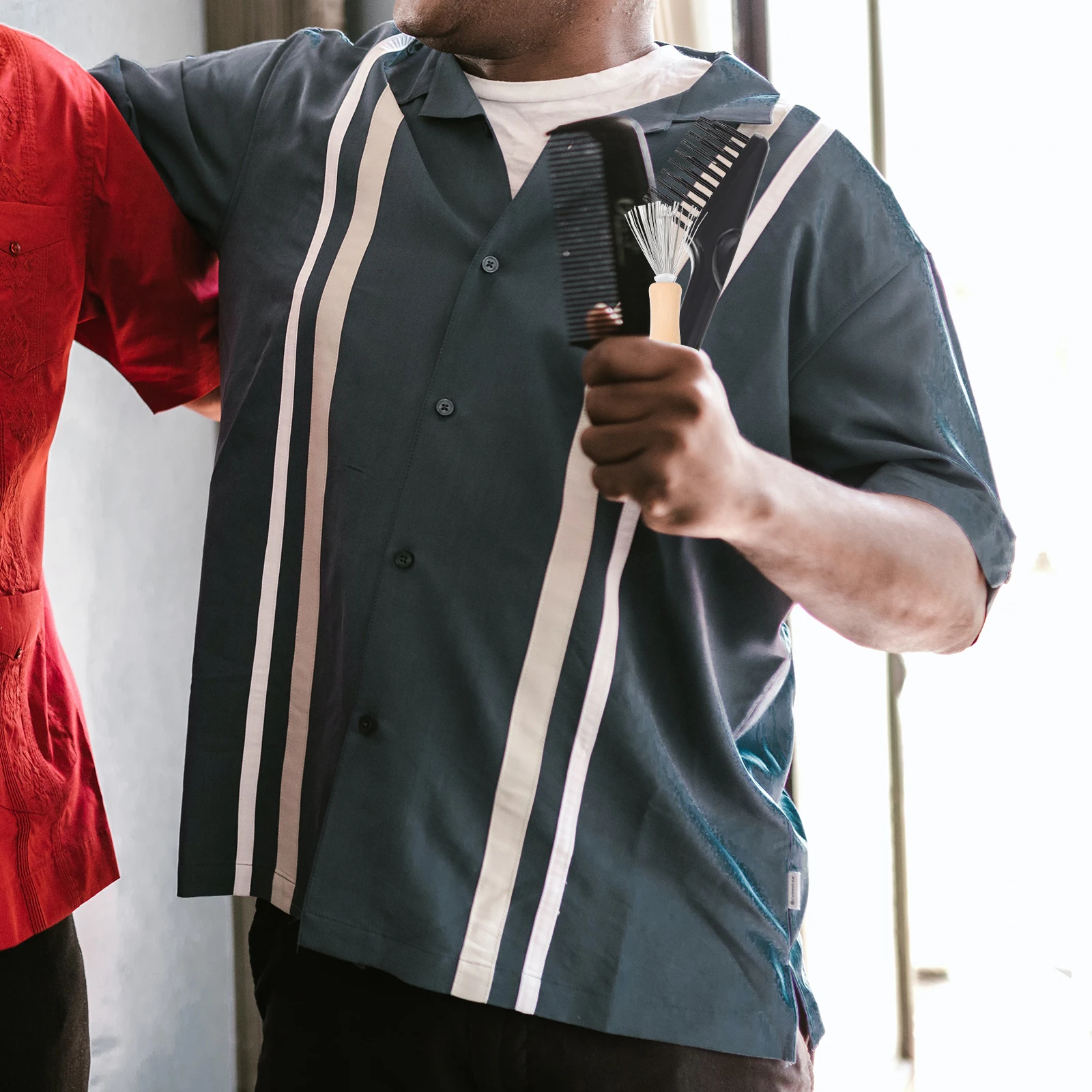 

2 шт., очиститель расчески, подушка безопасности, инструмент для очистки расчески, легкая компактная щетка для удаления волос для домашнего салона, очиститель расчески