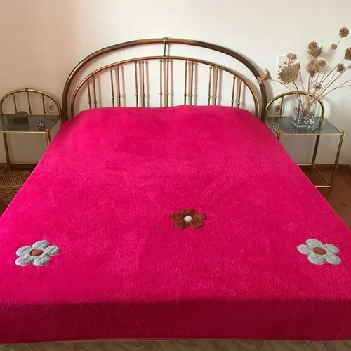 Fuchsia Wellsoft Embroideried Fleece Blanket