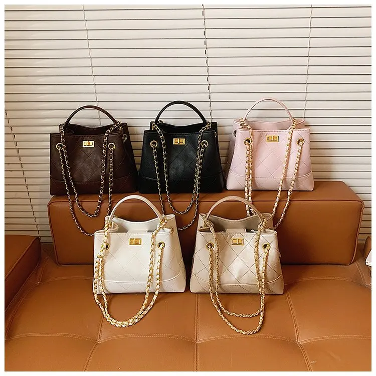 

Изысканно выполненная сумка для подгузников с тонкими деталями обеспечивает долговечность и комфорт при ежедневном использовании.