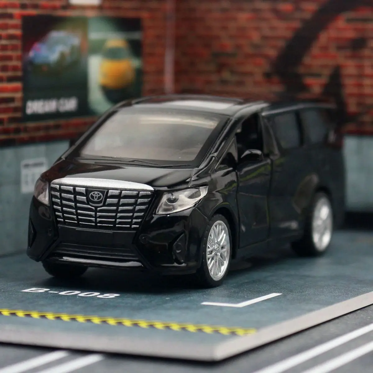 1/43 TOYOTA Alphard Toy Car Model For Children Diecast Metal MPV