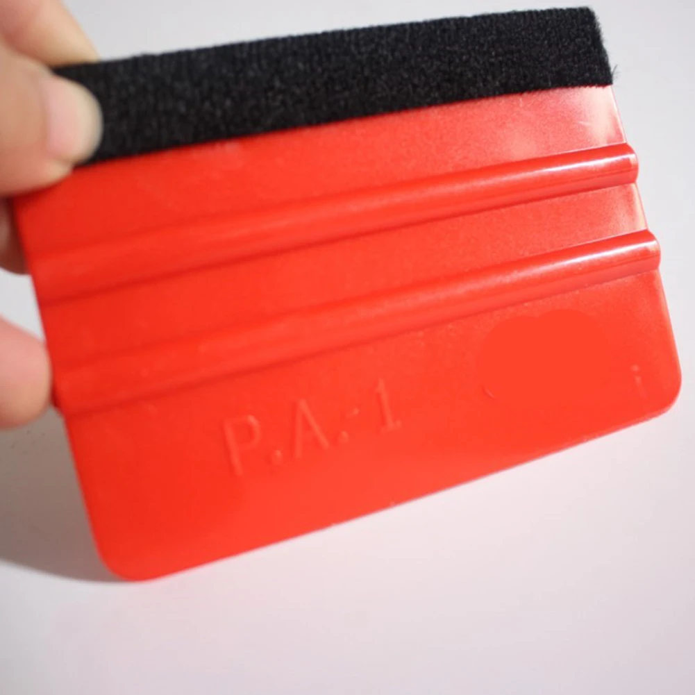 

1 шт. скребок для пленки, меняющий цвет, небольшой скребок с тканевым фланелевым скребком, квадратный скребок для автомобильной пленки, 10*7,3 см, полиэтиленовый пластик