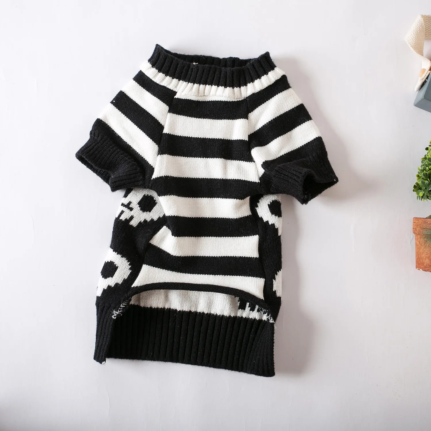 Halloween Pet Costume Skull Knitted Sweater Spring and Autumn Warmth for Cats and Dogs