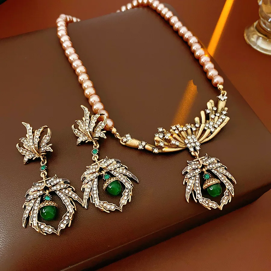 Vintage Inlaid Rhinestone Leaves Jewelry Set for Women Spider Pendant Pearl Necklace High-end Retro Wedding Bride Earrings Set