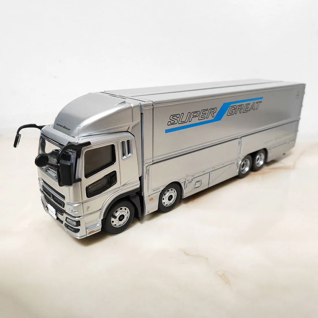 Diecast 1:43 Skala Mitsubishi FUSO SUPERGREAT Truk Kontainer Paduan Model Mobil Koleksi Mainan Hadiah Souvenir Tampilan Ornamen