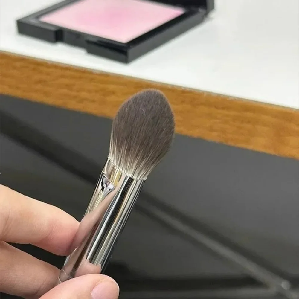 1/2Pcs Peach Heart Blusher Brush - Small Flat Precise for Powder/Cream/Liquid Blush, Makeup Tool view 3